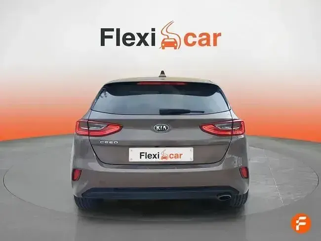 Usado Kia Ceed 140 CV (102 kW) 2019 Marrón Utilitario