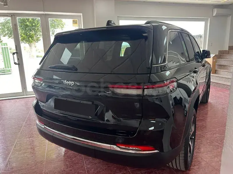 Używany Jeep Grand Cherokee Trailhawk 381 KM (280 kW) 2024 Czarny SUV