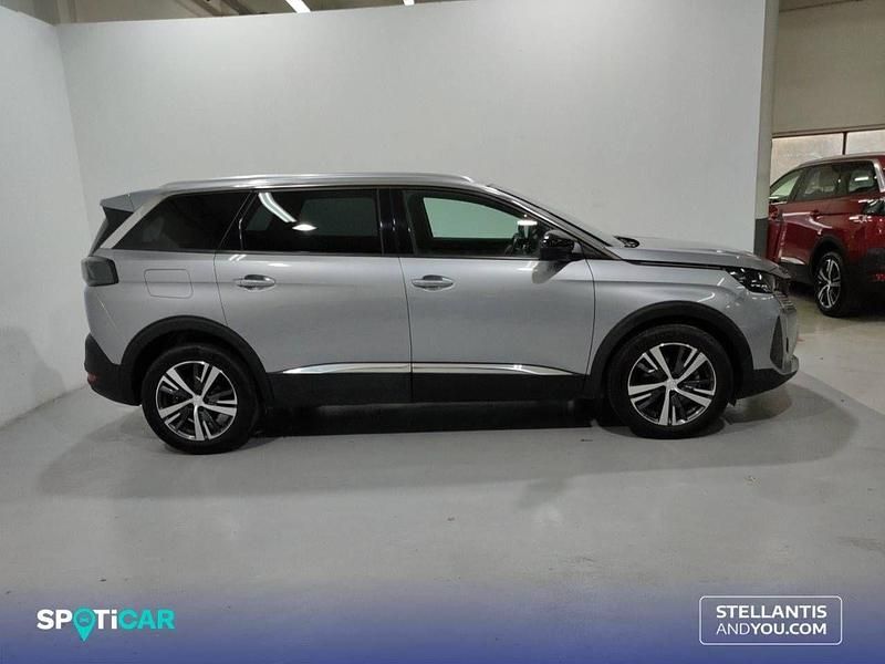 Usado Peugeot 5008 Allure 130 CV (95 kW) 2024 Gris SUV