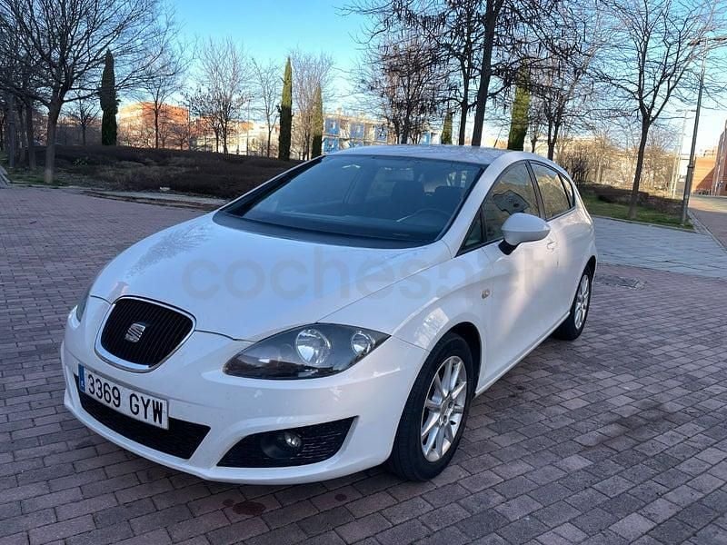 Usado Seat Leon Reference 105 CV (77 kW) 2010 Blanco Utilitario