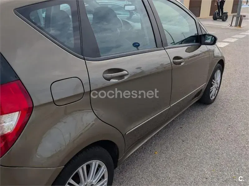 Usado Mercedes A200 Elegance 140 CV (102 kW) 2010 Marrón Monovolumen
