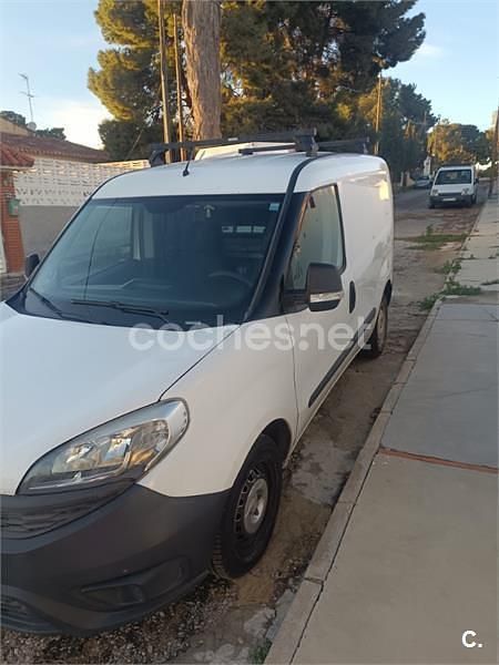 Usado Fiat Doblò 90 CV (66 kW) 2012 Blanco Monovolumen