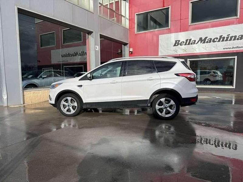 Usado Ford Kuga Titanium 150 CV (110 kW) 2017 Blanco SUV
