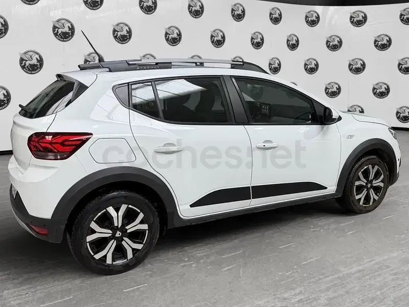 Usado Dacia Sandero Comfort 101 CV (74 kW) 2021 Blanco Berlina