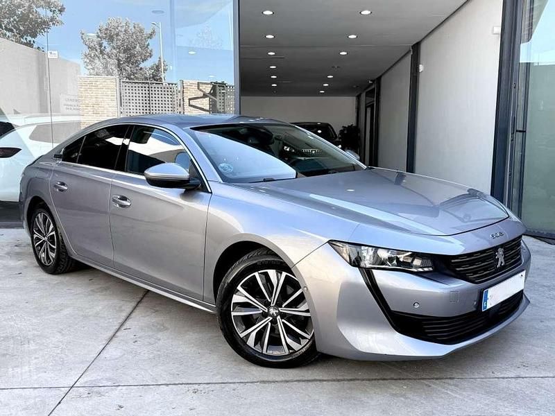 Usado Peugeot 508 Allure 131 CV (96 kW) 2021 Plateado Berlina