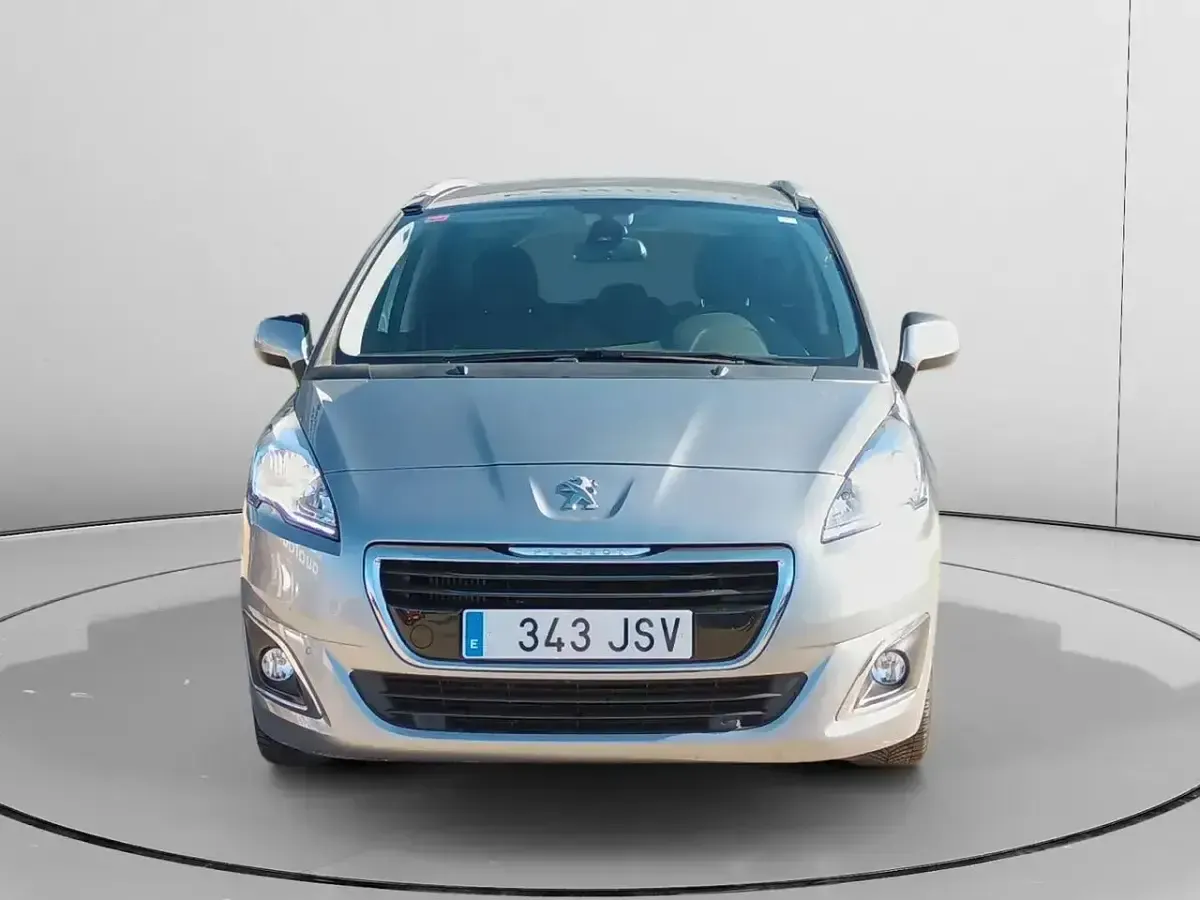 Usado Peugeot 5008 Allure 131 CV (96 kW) 2016 Gris / plata Monovolumen