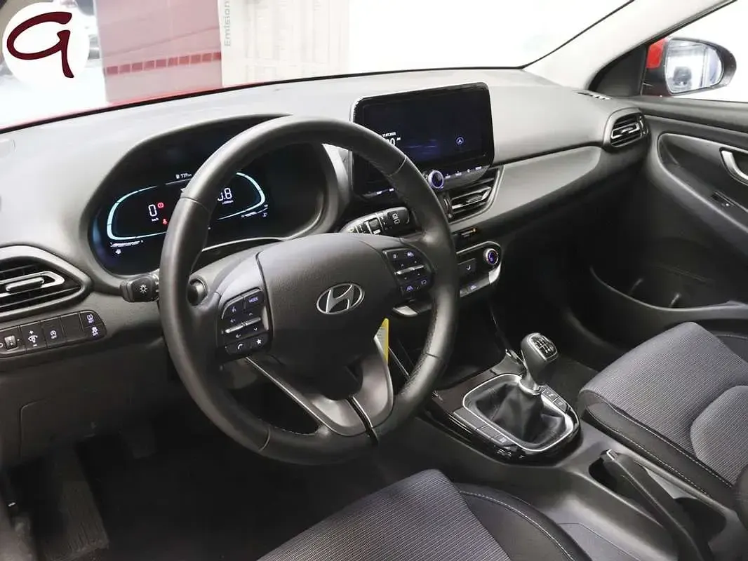 Usado Hyundai i30 120 CV (88 kW) 2024 Rojo Utilitario