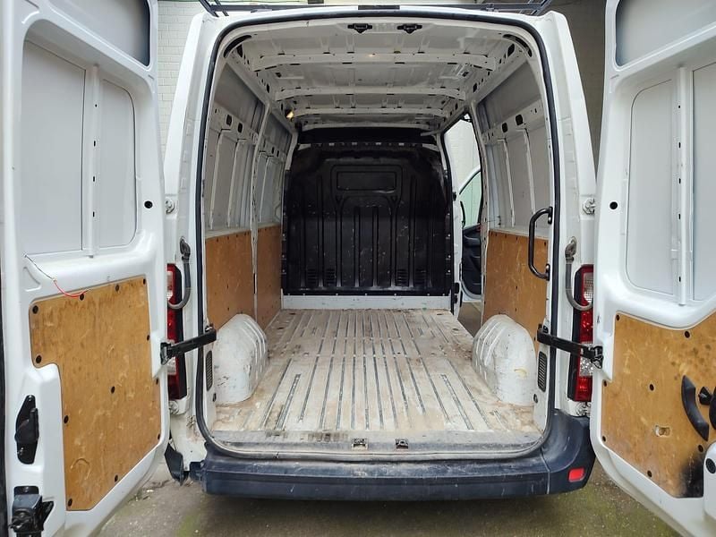 Usado Renault Master 136 CV (100 kW) 2021 Blanco Berlina