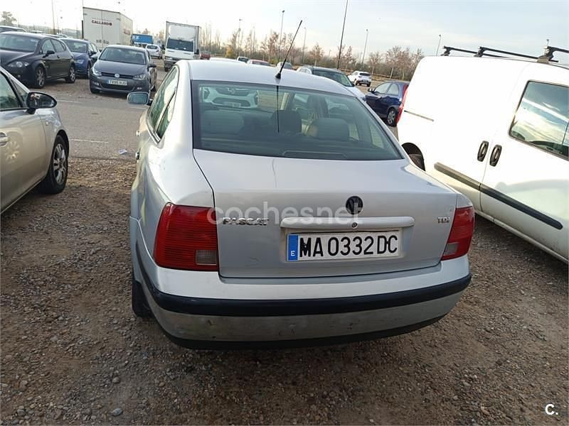 Gris / plata Usado 1998 VW Passat Berlina | 1500 € (Precio justo) - Imagen 1/4