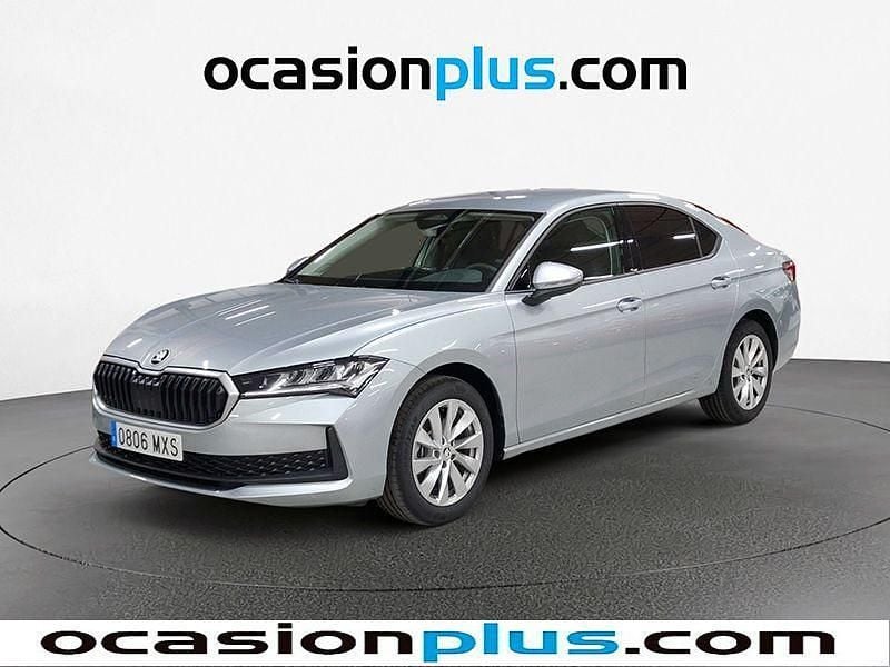 Gris plata Nuevo 2025 Skoda Superb Essence Berlina | 27.547 € (Precio justo) - Imagen 1/4