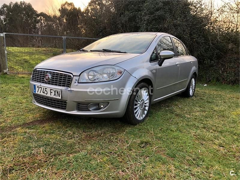 Gris / plata Usado 2007 Fiat Linea Emotion Berlina | 2700 € (Un poco caro) - Imagen 1/4