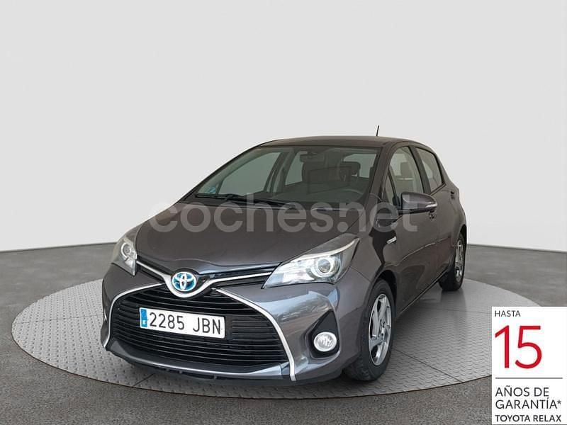 Gris / plata Usado 2014 Toyota Yaris Hybrid Active Berlina | 9990 € (Precio justo) - Imagen 1/4