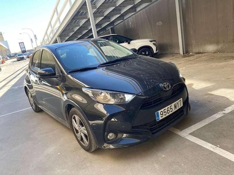 Usado Toyota Yaris Hybrid Active 116 CV (85 kW) 2025 Negro Utilitario