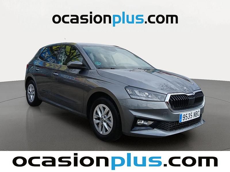 Usado Skoda Fabia Selection 115 CV (84 kW) 2025 Gris / plata Berlina