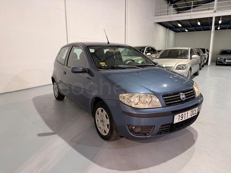 Usado Fiat Punto Active 60 CV (44 kW) 2005 Azul Utilitario