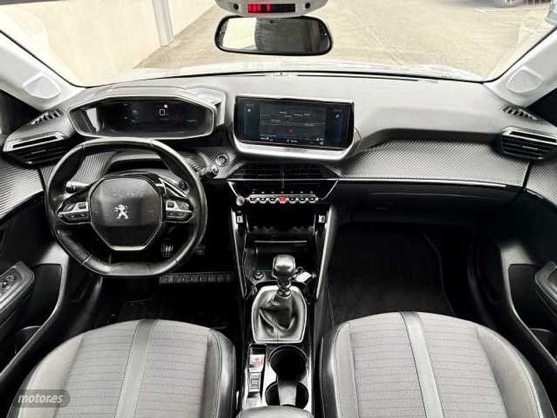 Usado Peugeot 208 Allure 102 CV (75 kW) 2020 Plateado Utilitario