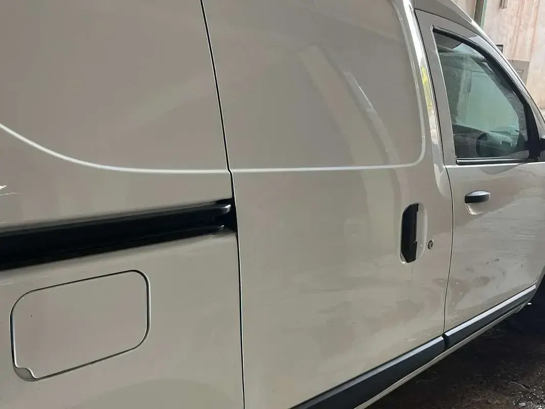 Usado Dacia Dokker Essentiel 95 CV (69 kW) 2020 Blanco Monovolumen