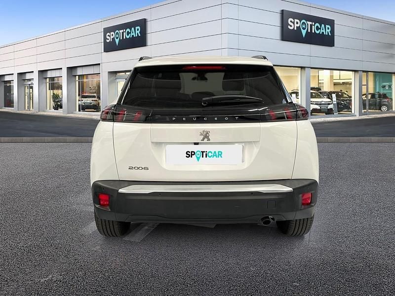 Usado Peugeot 2008 Allure 100 CV (73 kW) 2022 Blanco SUV