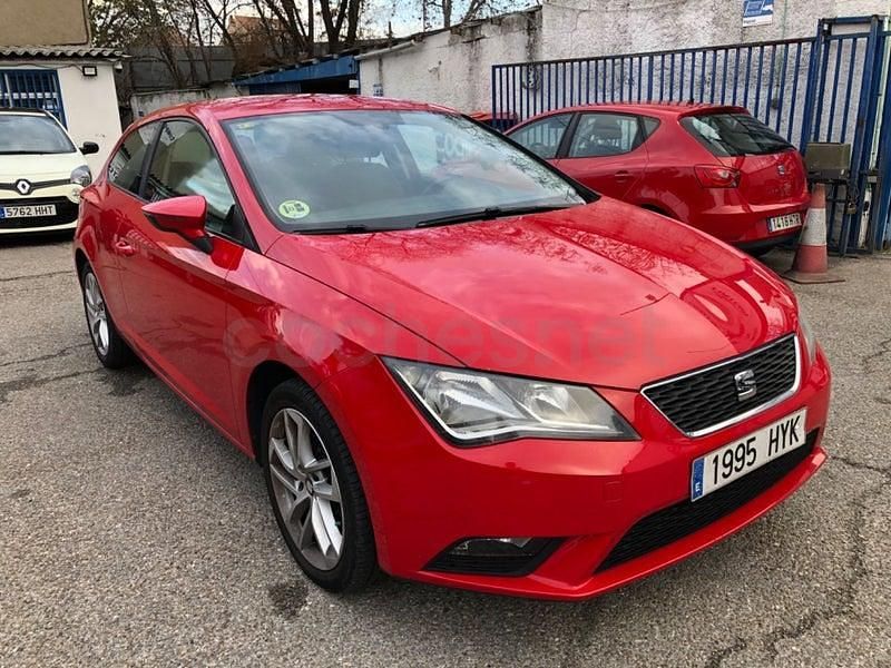 Usado Seat Leon Style 105 CV (77 kW) 2014 Rojo Berlina