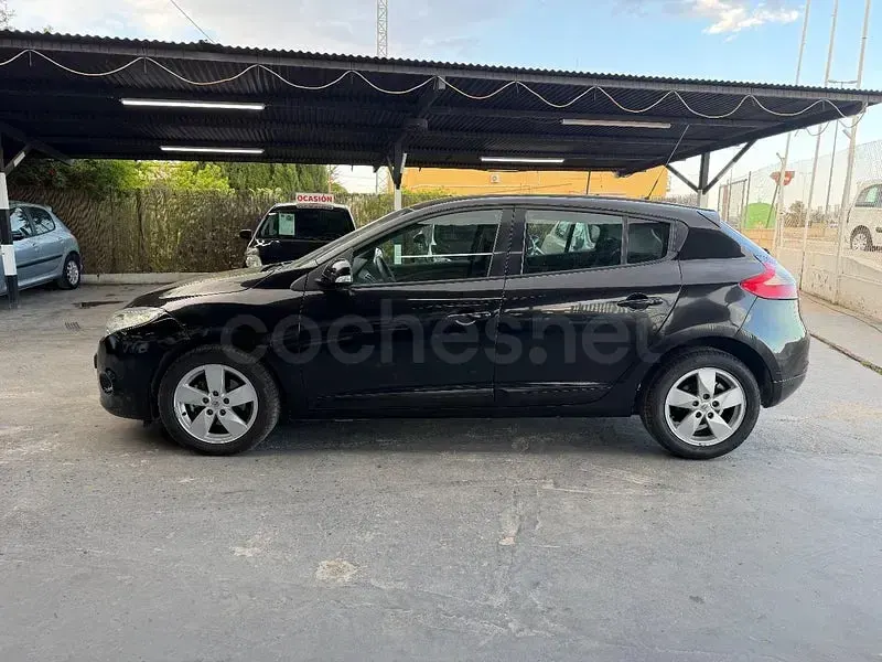 Usado Renault Mégane Dynamique 105 CV (77 kW) 2009 Negro Berlina