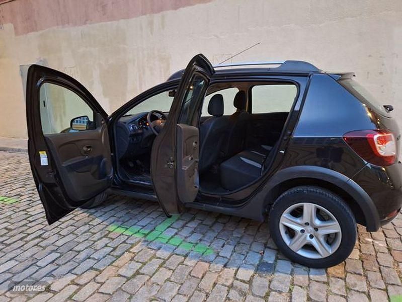 Usado Dacia Sandero Stepway 89 CV (65 kW) 2016 Negro Berlina