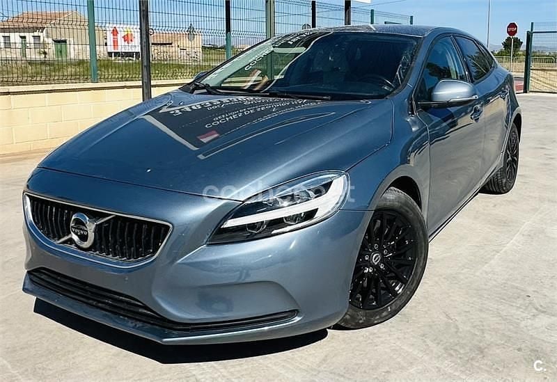 Usado Volvo V40 120 CV (88 kW) 2017 Azul Berlina