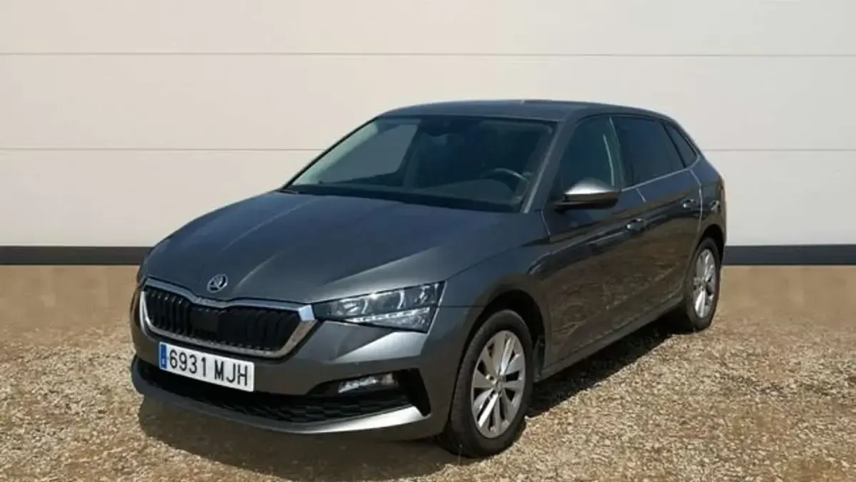 Usado Skoda Scala Ambition 110 CV (80 kW) 2023 Blanco Utilitario