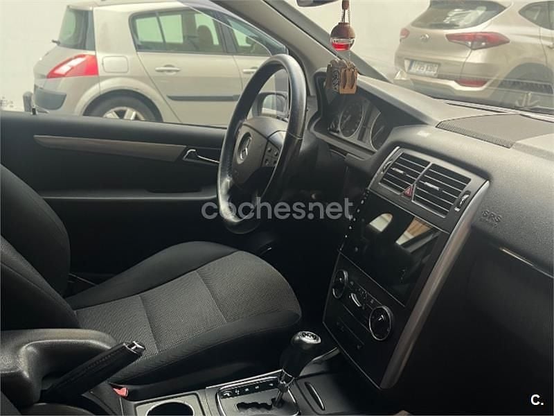 Usado Mercedes B200 140 CV (102 kW) 2007 Gris / plata Monovolumen