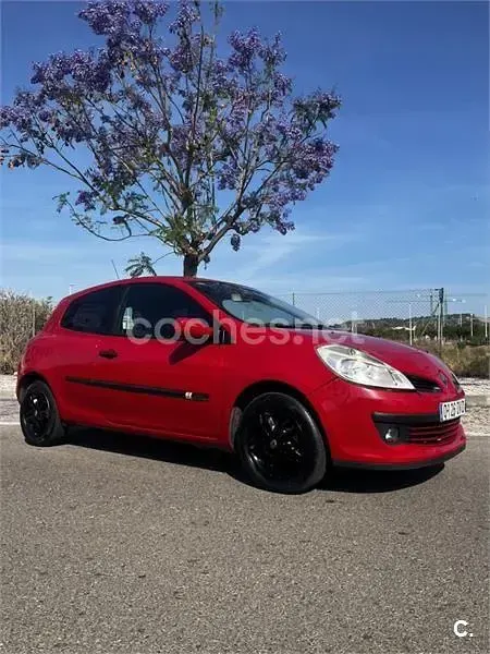 Usado Renault Clio II Expression 85 CV (62 kW) 2006 Rojo Berlina