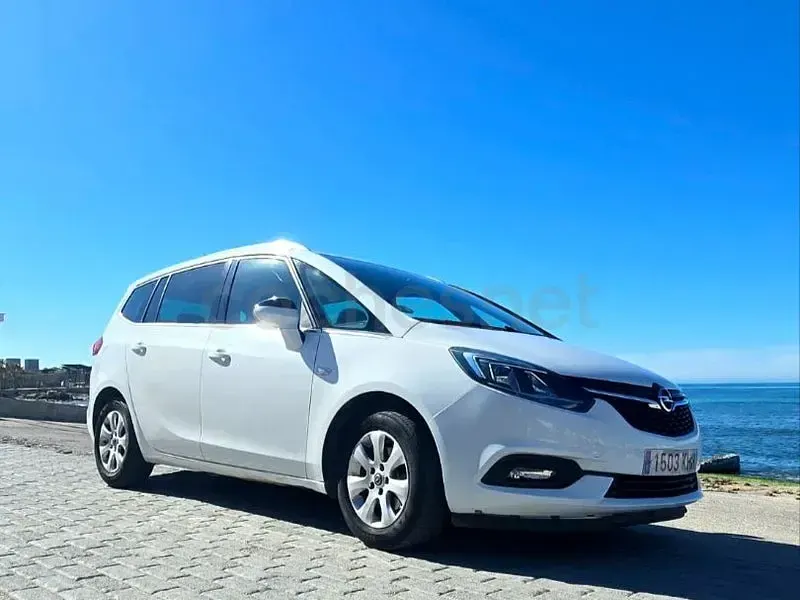 Usado Opel Zafira Family 134 CV (98 kW) 2018 Blanco Monovolumen