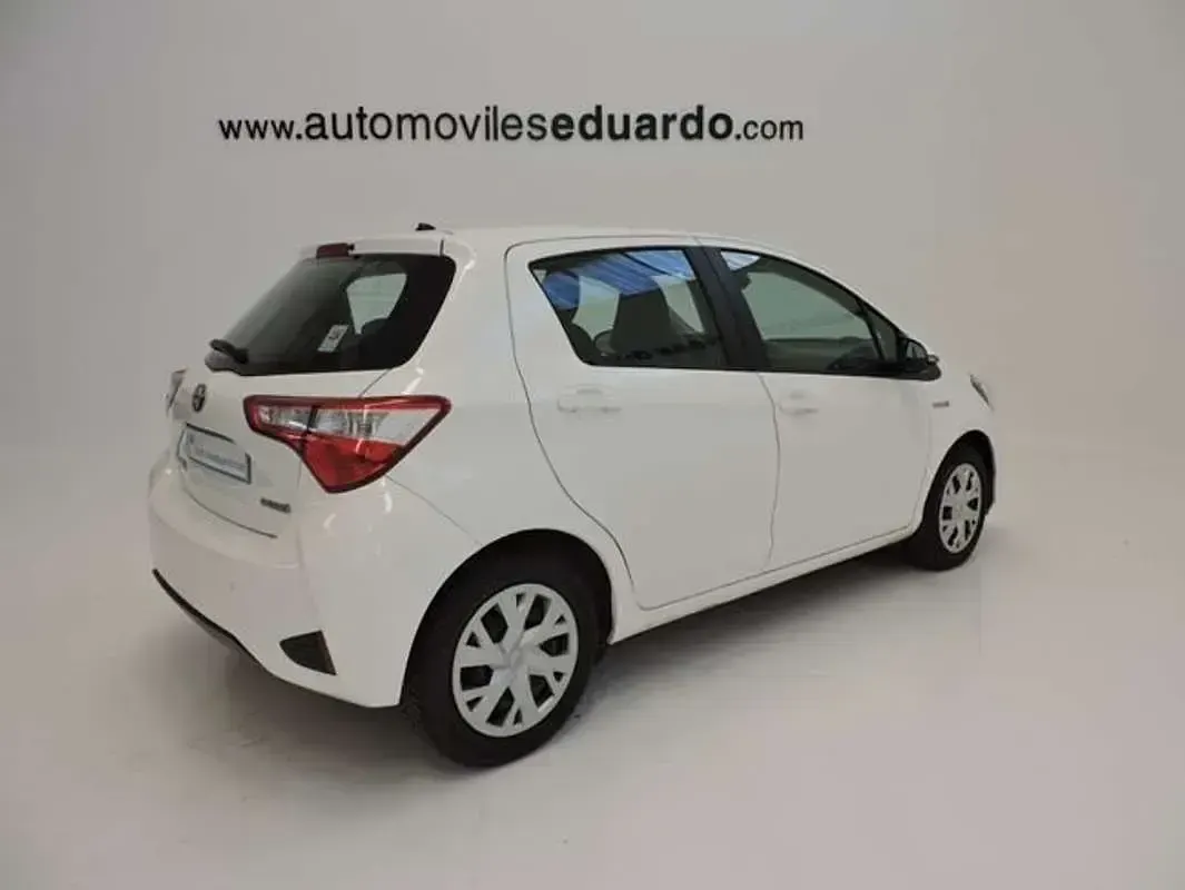 Usado Toyota Yaris Active 99 CV (72 kW) 2020 Blanco Utilitario