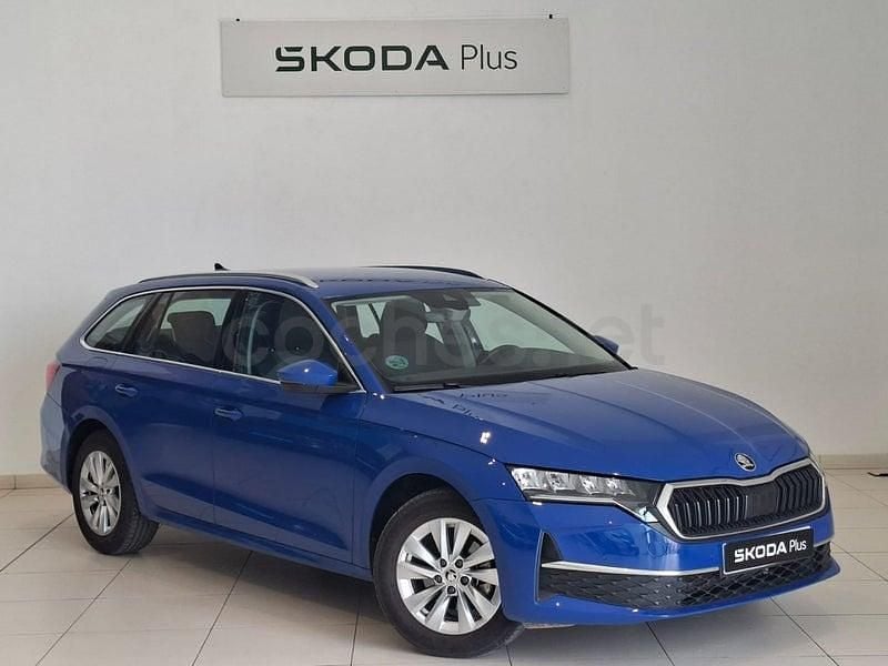 Usado Skoda Octavia Selection 150 CV (110 kW) 2024 Azul Familiar