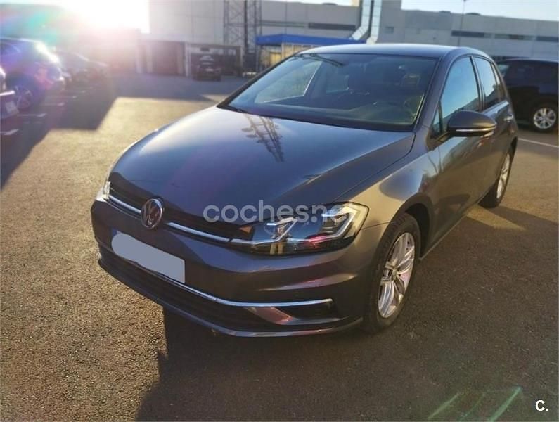 Usado VW Golf VII Advance 115 CV (84 kW) 2019 Gris / plata Familiar
