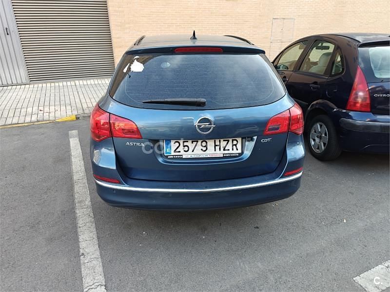 Usado Opel Astra Business 110 CV (80 kW) 2014 Azul Familiar