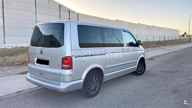 Usado VW Caravelle Comfortline 140 CV (102 kW) 2011 Gris / plata Monovolumen