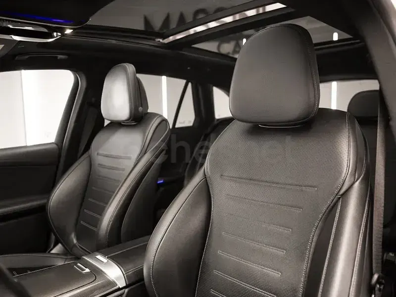 Usado Mercedes GLC220 197 CV (144 kW) 2023 Gris / plata SUV