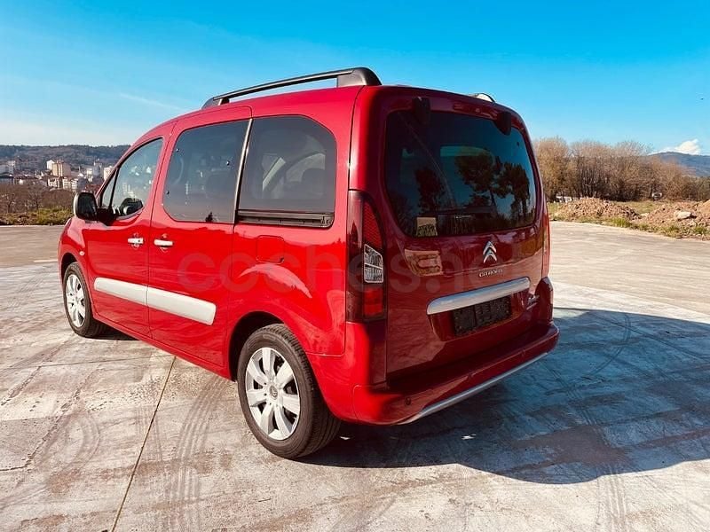 Usado Citroën Berlingo Seduction 114 CV (83 kW) 2014 Rojo Monovolumen