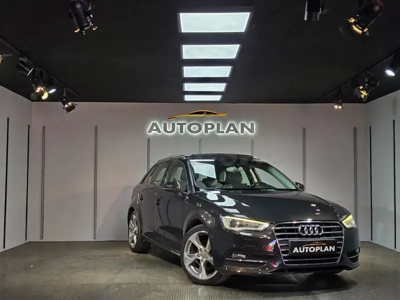 Usado Audi A3 Ambition 122 CV (89 kW) 2013 Marrón Berlina