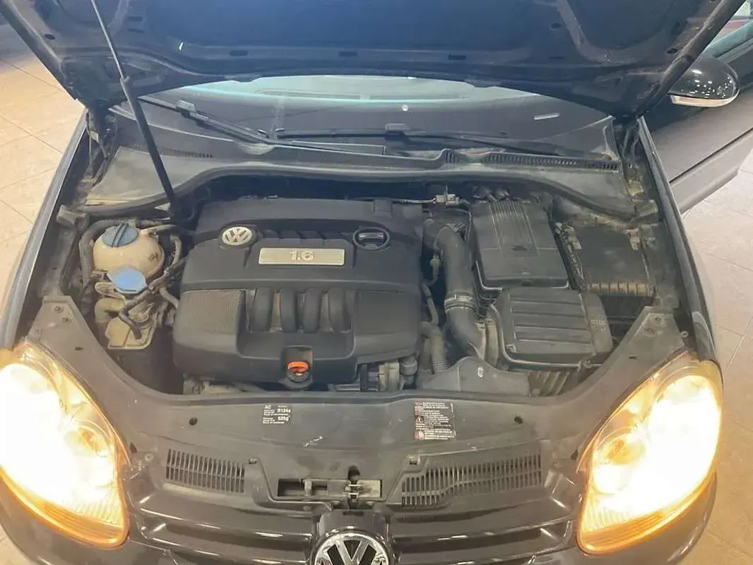 Usado VW Golf V Sportline 102 CV (75 kW) 2007 Negro Utilitario