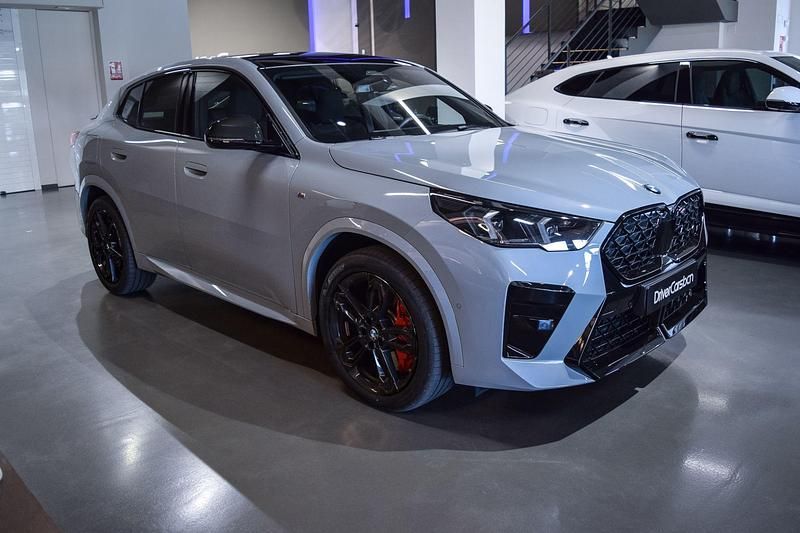 Gris / plata Usado 2025 BMW X2 Comfort Edition SUV | 52.500 € - Imagen 1/4