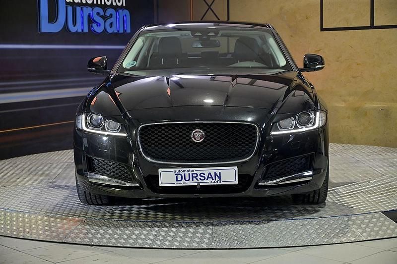 Usado Jaguar XF Portfolio 181 CV (133 kW) 2017 Negro Berlina
