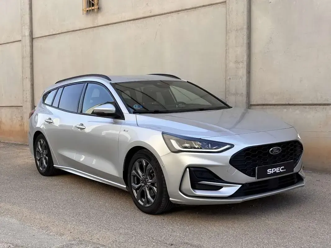 Usado Ford Focus ST-Line 125 CV (91 kW) 2024 Gris Familiar