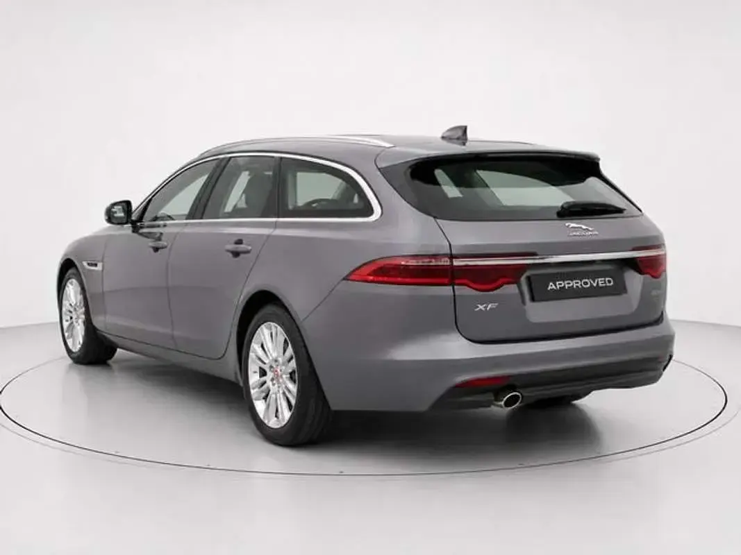 Usado Jaguar XF Sportbrake Prestige 180 CV (132 kW) 2017 Gris Familiar