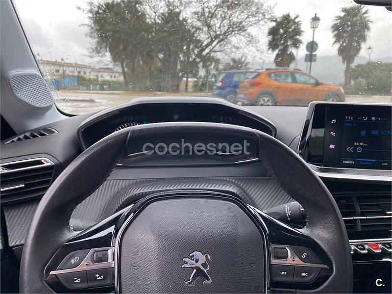Usado Peugeot 208 Active 100 CV (73 kW) 2023 Gris / plata Utilitario