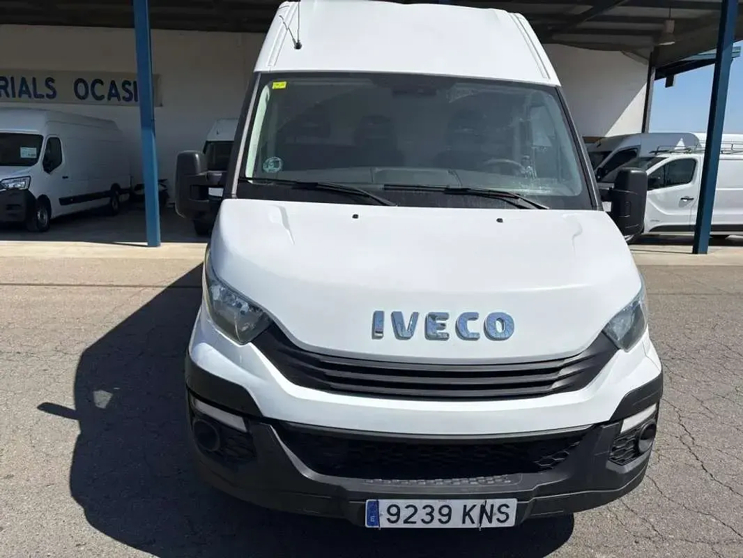 Usado Iveco Daily 156 CV (114 kW) 2018 Blanco Van