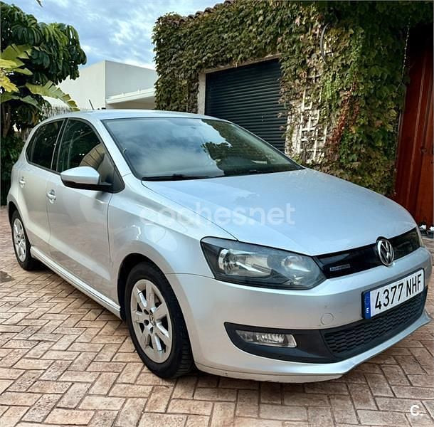 Gris / plata Usado 2011 VW Polo Berlina | 5500 € (Buen precio) - Imagen 1/4