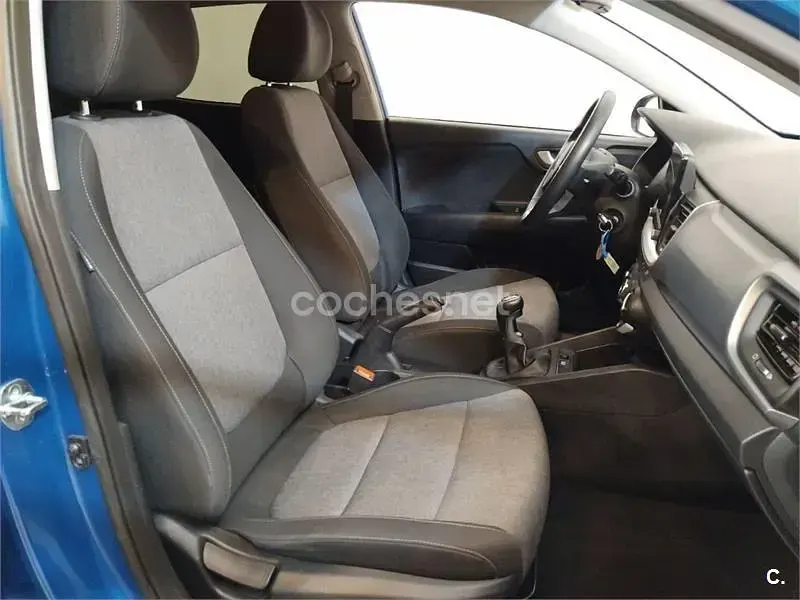 Usado Kia Stonic 100 CV (73 kW) 2021 Azul SUV