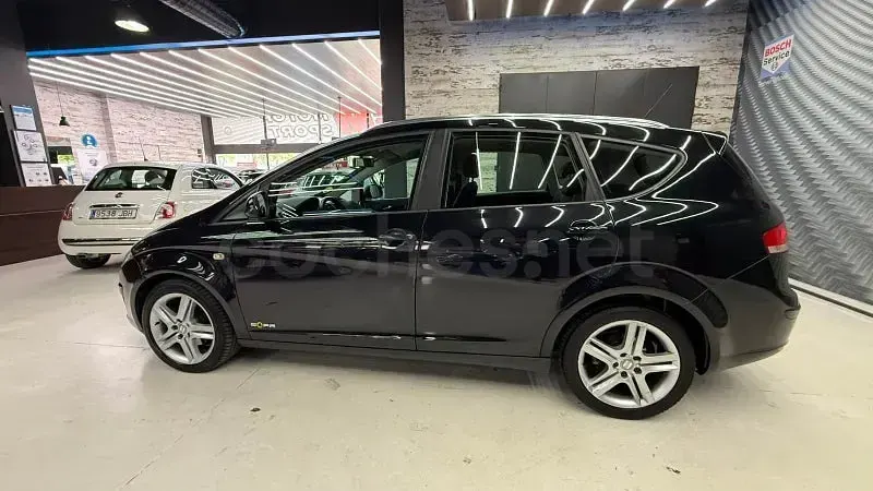 Usado Seat Altea XL Style 105 CV (77 kW) 2012 Negro Monovolumen