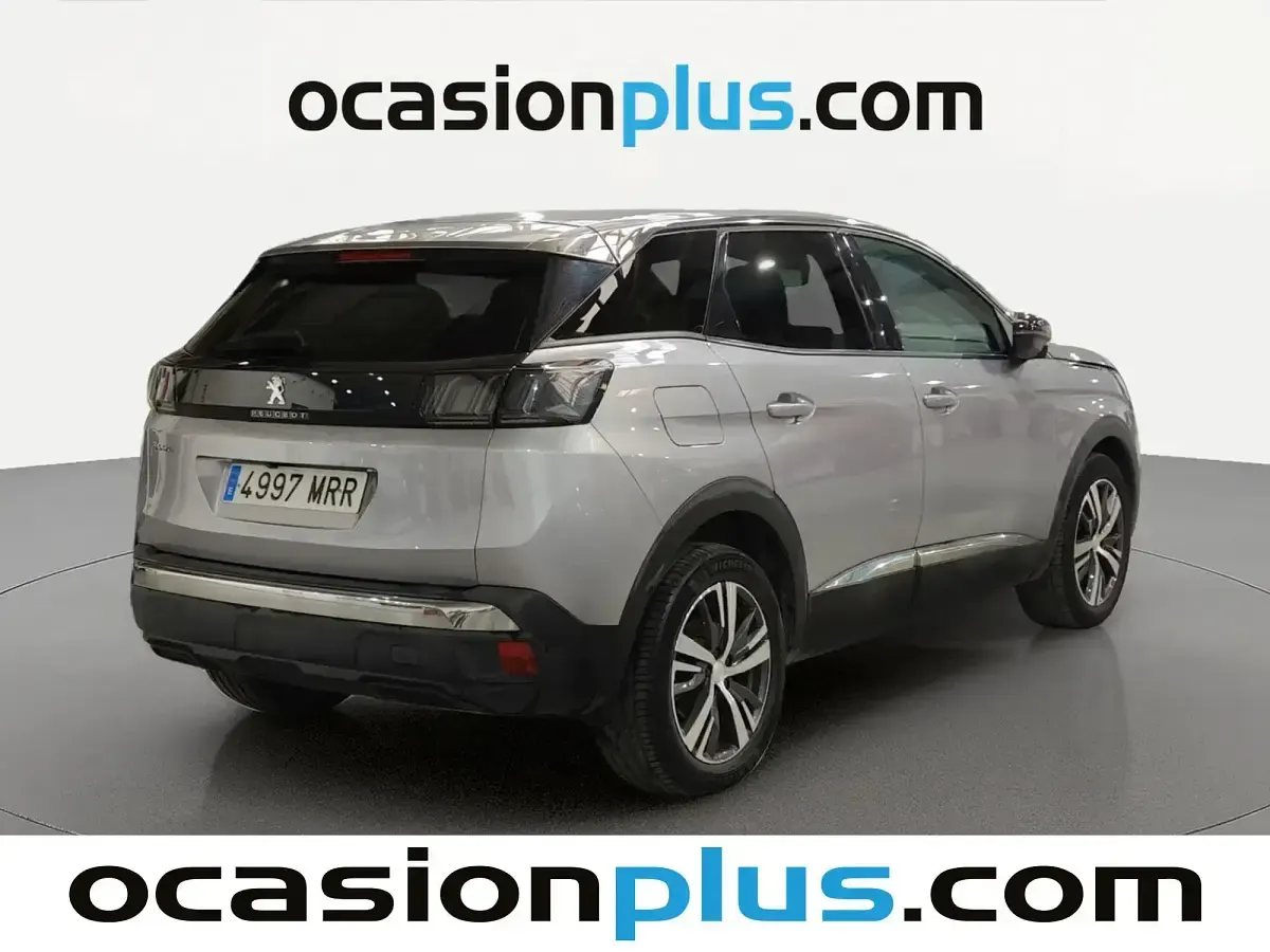 Usado Peugeot 3008 Allure 136 CV (100 kW) 2024 Gris SUV