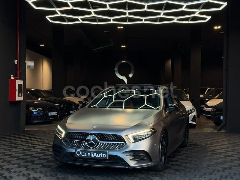 Gris / plata Usado 2022 Mercedes A180 Berlina | 26.990 € (Un poco caro) - Imagen 1/4